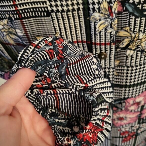 Jon & Anna plaid shell top Size Med - Picture 2 of 8